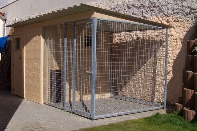 Massivholzzwinger Helsinki 4x2 m mit Züchterraum, Kippfenster und Gittergewebeelementen