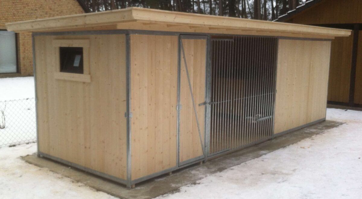 Hundezwinger Stahlrahmen Holz 5,5x2m mit Schutzraum und zusätzlicher Schutzwand