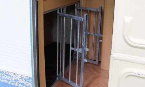 Abtrennung für Hunde im Wohnwagen – individuelle Lösung